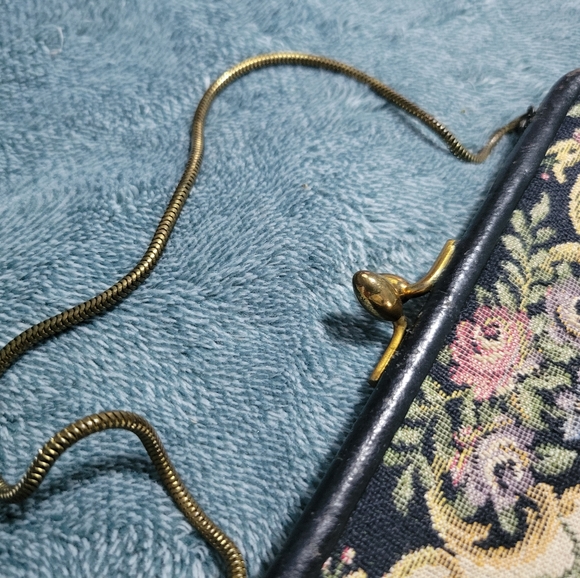 Vintage embroidered tapestry clutch - Picture 2 of 8